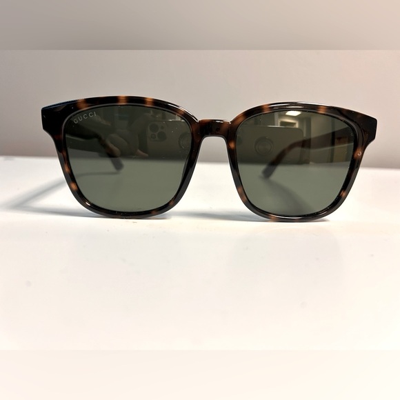 Gucci Accessories - Gucci sunglasses in tortoise frames - very good condition​